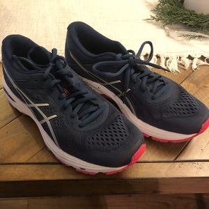 Brand new ASICS Duomax running shoe